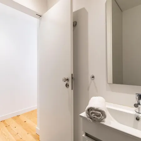 Apartment Design And Bright Near Pasteis De Belem Lisbon