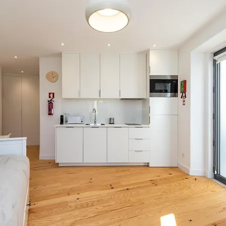 Design And Bright Near Pasteis De Belem Apartment *