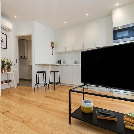 Design And Bright Near Pasteis De Belem Apartment