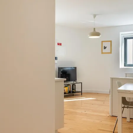 Apartment Design And Bright Near Pasteis De Belem Lisbon