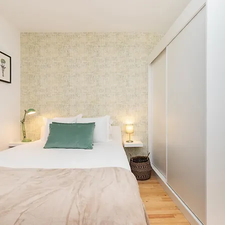 Design And Bright Near Pasteis De Belem Apartment