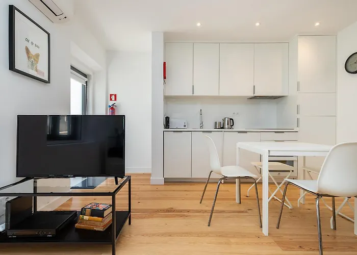 Design And Bright Near Pasteis De Belem Appartement *