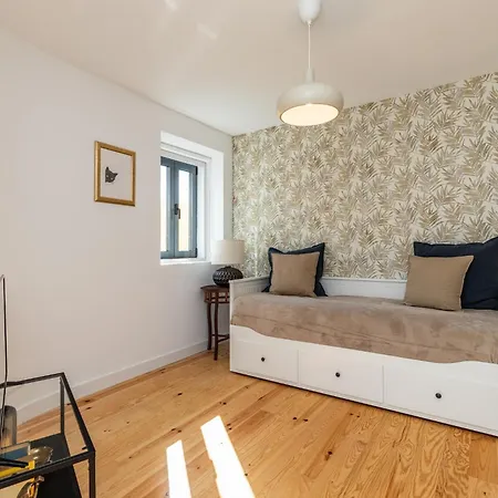 Design And Bright Near Pasteis De Belem リスボン