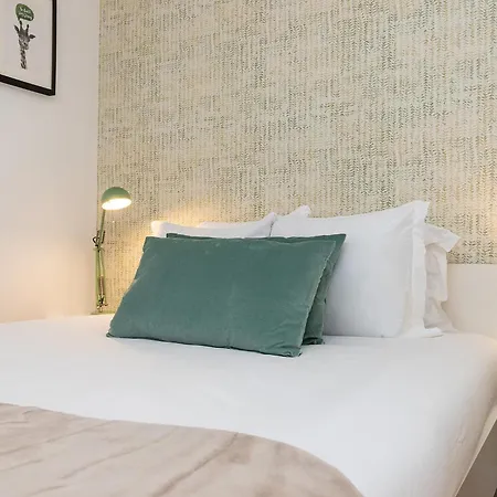 Design And Bright Near Pasteis De Belem リスボン